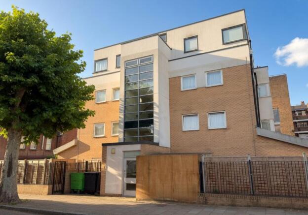 2 bed property, in Flat 7 Island House, £400,000