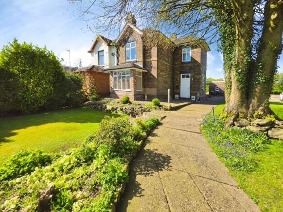 3 bed property, in Mill Hayes Road, £525,000
