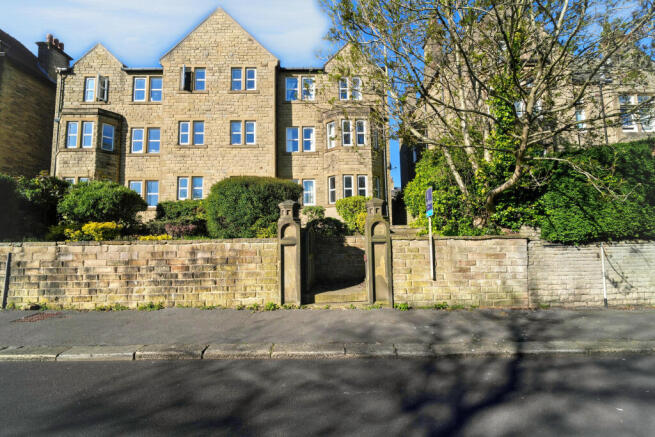 2 bed property, in Park Drive, £75,000