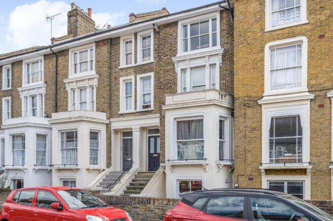 1 bed property, in Lower Flat, £475,000