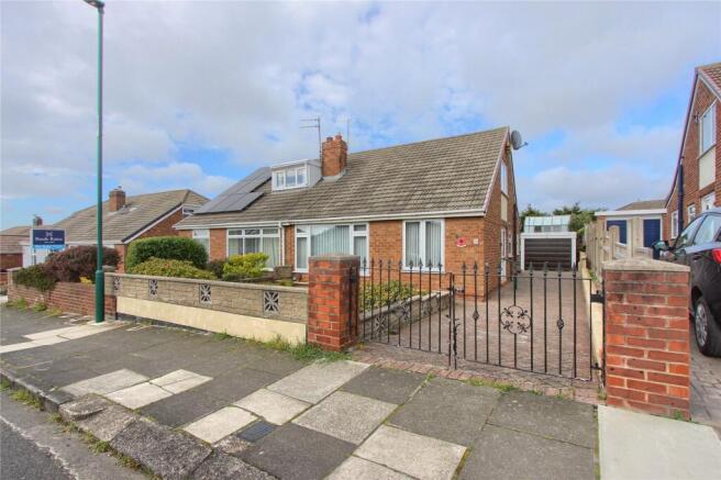 2 bed property, in Winston Drive, £140,000