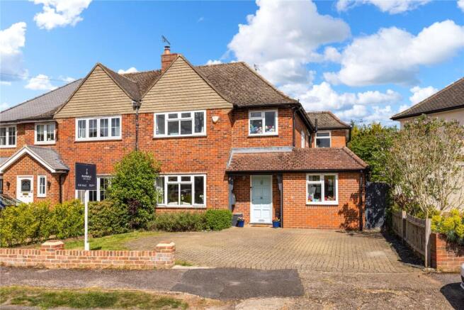 4 bed property, in D'abernon Drive, £950,000