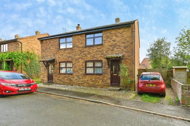 2 bed property, in Church Road, £140,000
