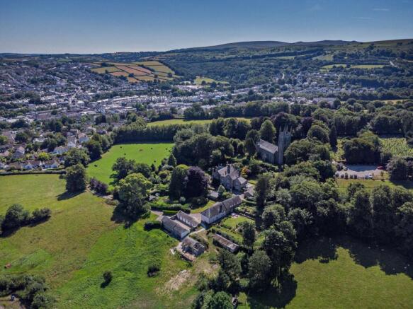 7 bed property, in Vicarage Road, £1,200,000