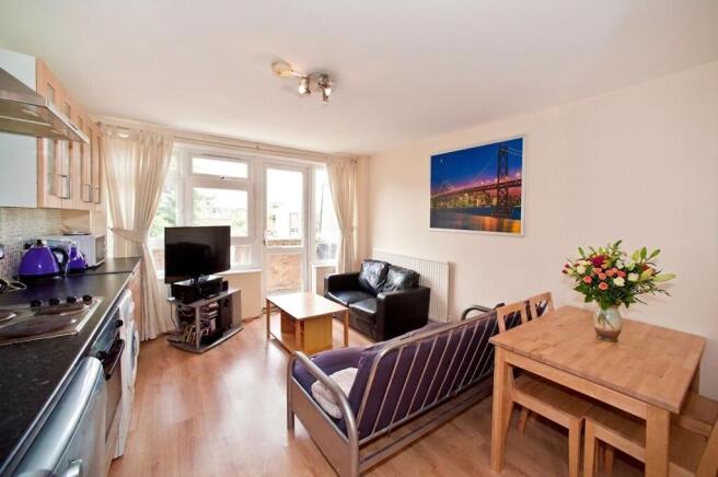 4 bed property, in Paynes Walk, £500,000