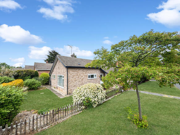 2 bed property, in Scotsdowne Road, £475,000