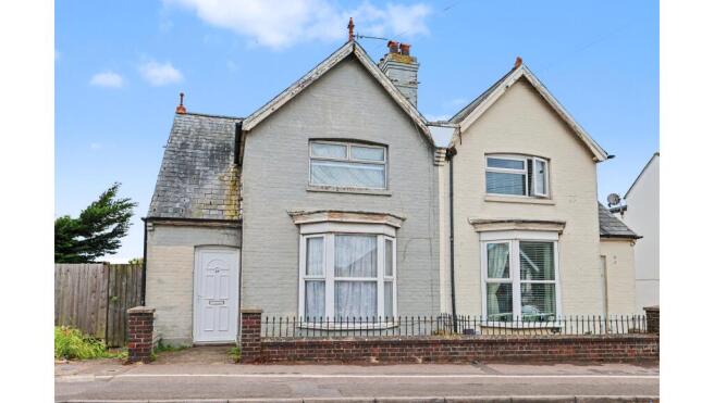 3 bed property, in 17 Pysons Road, £120,000