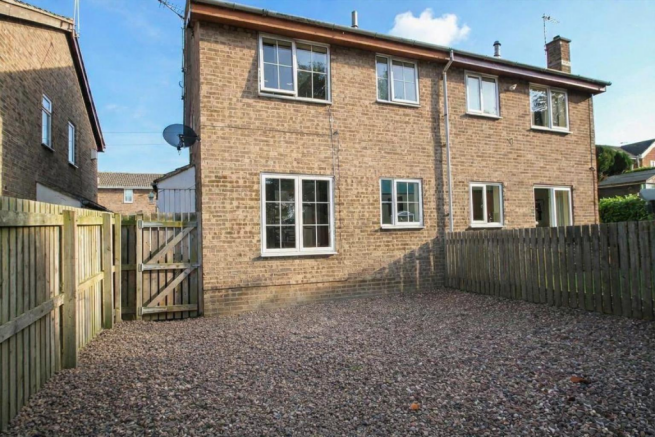 1 bed property, in Millgate, £105,000