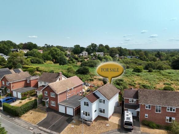 3 bed property, in Hornbeam Way, £525,000