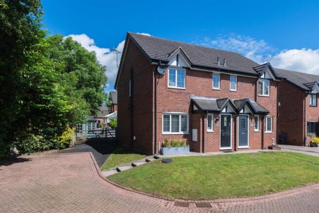 3 bed property, in Old Chester Court, £250,000