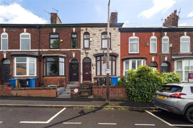 2 bed property, in Parsonage Street, £200,000