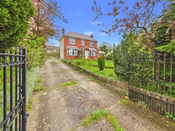3 bed property, in Lixwm, £450,000