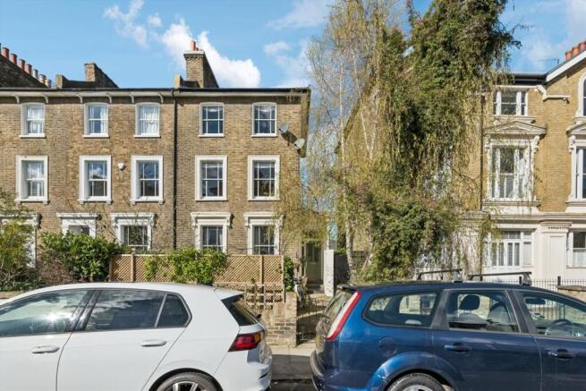 2 bed property, in Upper Brockley Road, £600,000