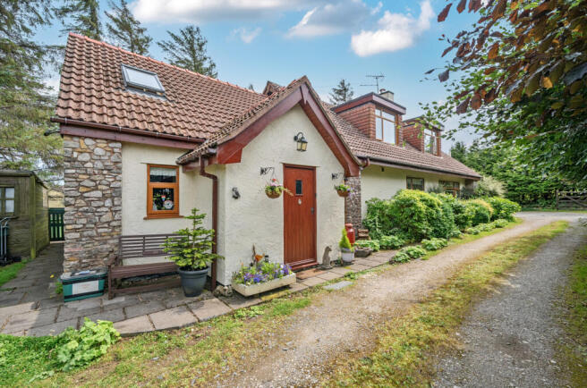 3 bed property, in Llansannan, £425,000