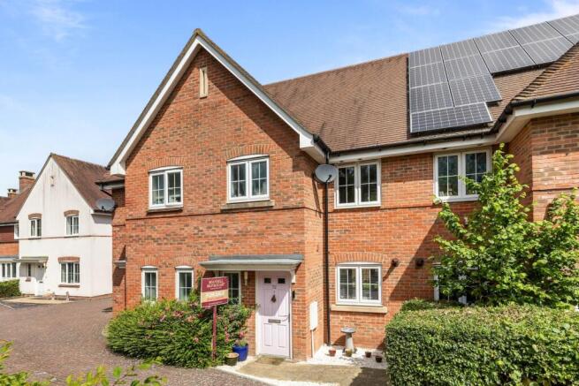 2 bed property, in Beeches Way, £365,000
