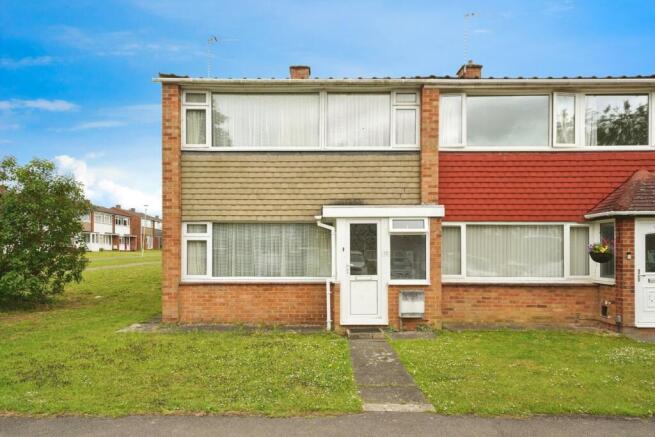 3 bed property, in Golden Close, £210,000