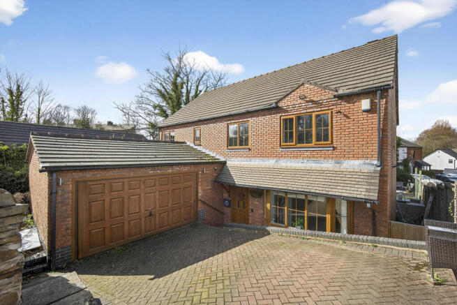 4 bed property, in Manor Road, £580,000