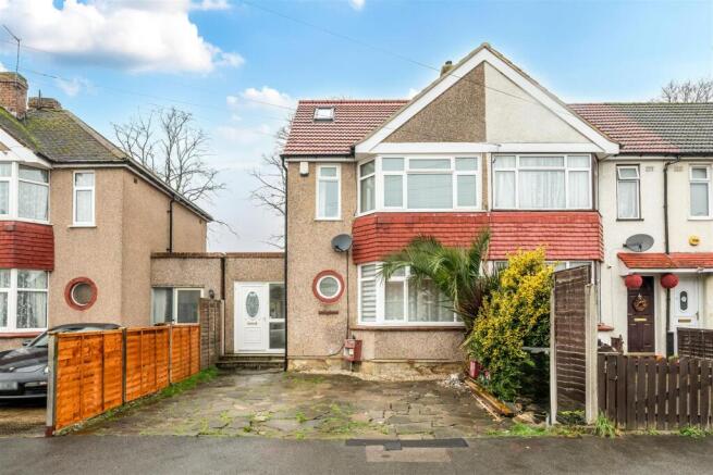 4 bed property, in Southcote Avenue, £620,000