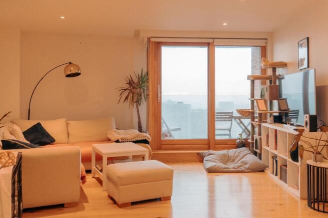2 bed property, in Wharf Approach, £259,000