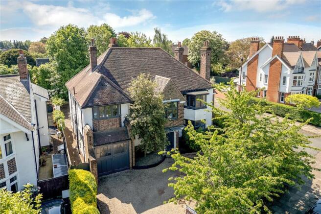 6 bed property, in Toller Road, £925,000