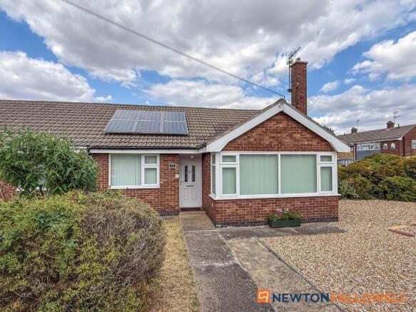 2 bed property, in Russell Avenue, £230,000