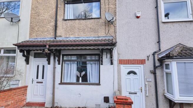 2 bed property, in Woodlands Road, £68,600