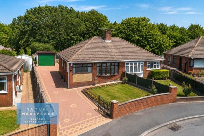 2 bed property, in Jodrell View, £180,000