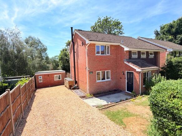 5 bed property, in Colden Common, £675,000