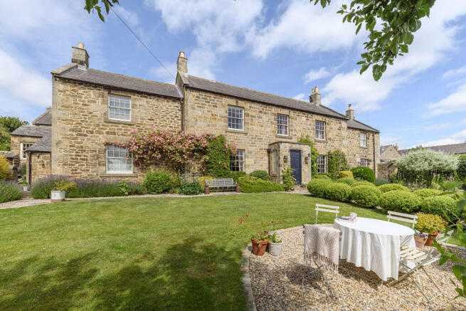5 bed property, in The Farmhouse, £995,000