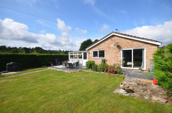 2 bed property, in Sunnyfield, £249,950