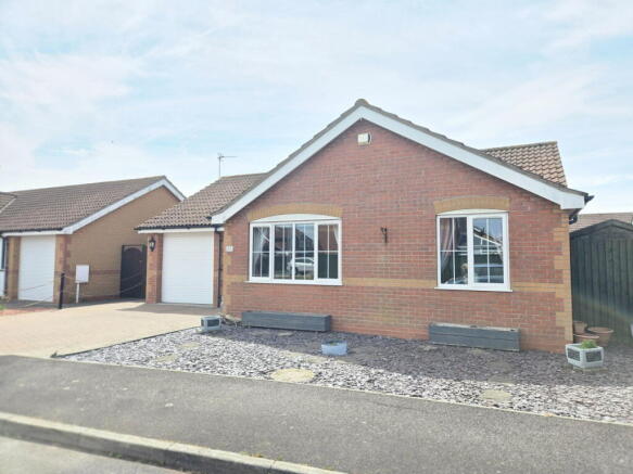 3 bed property, in Jonathan Drive, £275,000