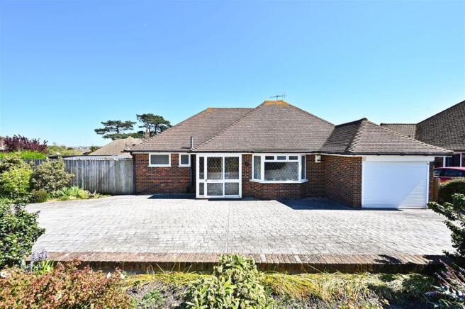 2 bed property, in Winston Drive, £495,000