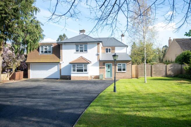 5 bed property, in The Promenade, £775,000