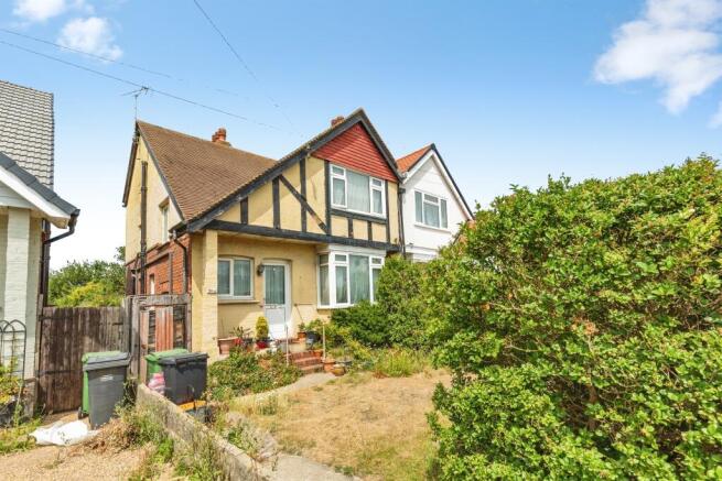 3 bed property, in Bexhill Road, £250,000