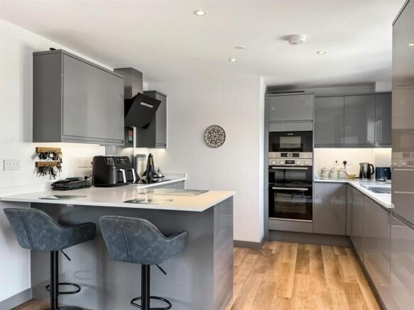 3 bed property, in Taw Wharf, £375,000