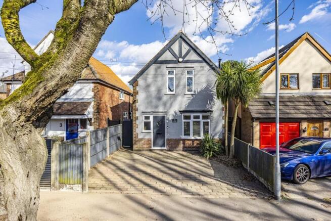 3 bed property, in BerryHill, £295,000