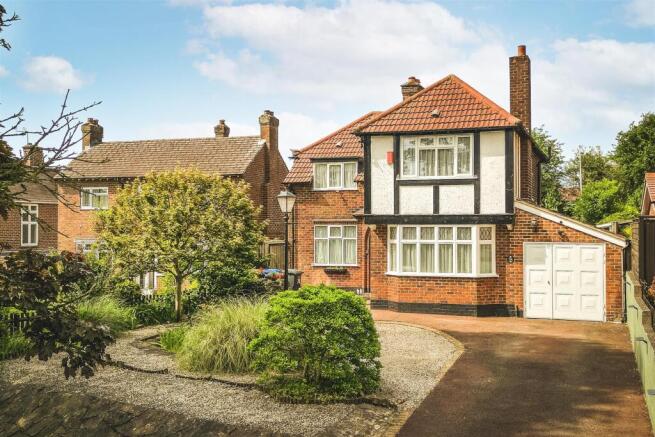 3 bed property, in The Hollow, £425,000