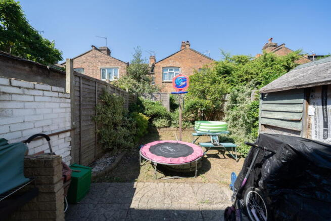 1 bed property, in Churchill Road, £350,000