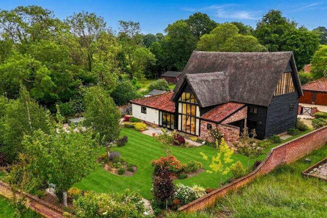 4 bed property, in Barn Low Road, £750,000