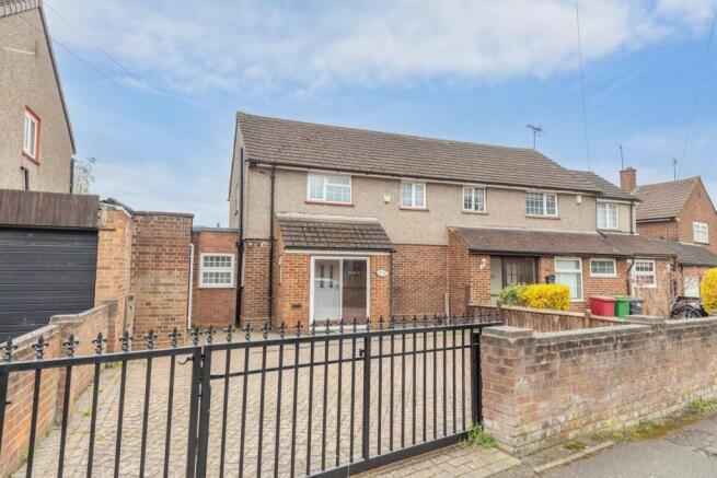 4 bed property, in Cippenham Lane, £599,950