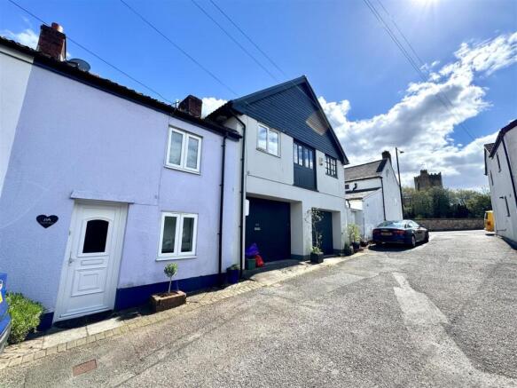 1 bed property, in Church Road, £209,000