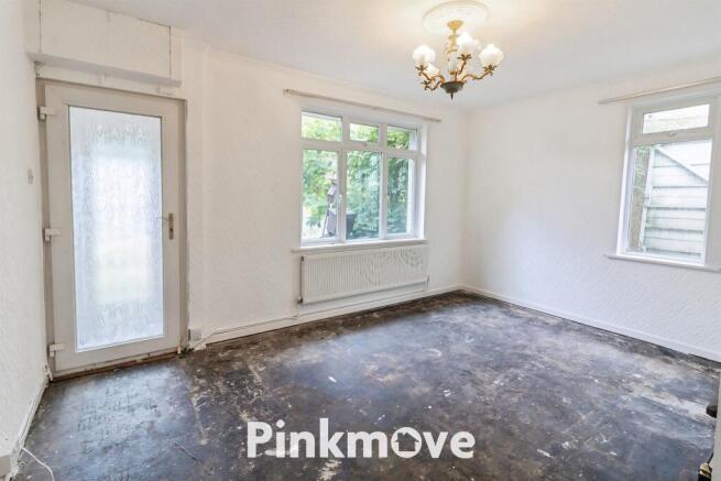 2 bed property, in Rectory Road, £170,000