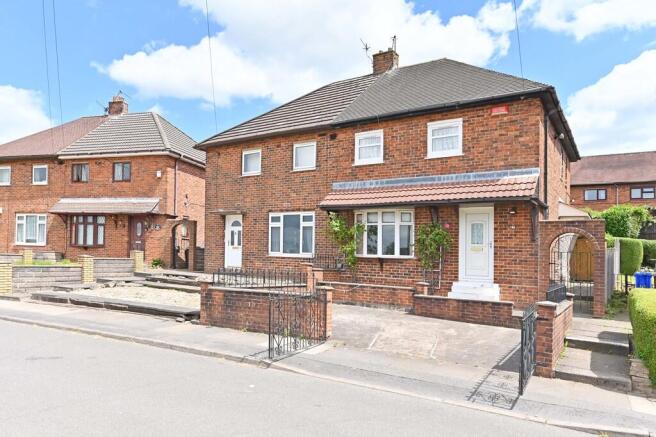 2 bed property, in Calvary Crescent, £140,000