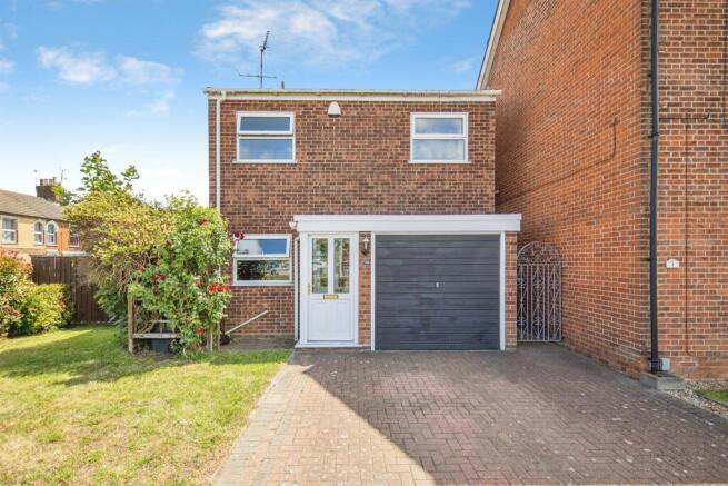 4 bed property, in Foxhall Road, £290,000