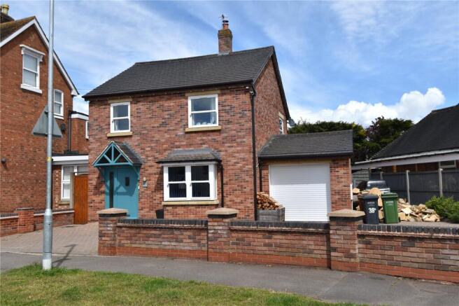 3 bed property, in Tagwell Road, £475,000