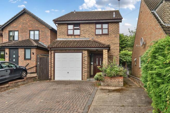 3 bed property, in Woking, £550,000