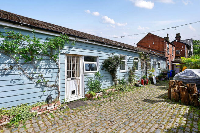 2 bed property, in Lynchford Road, £325,000
