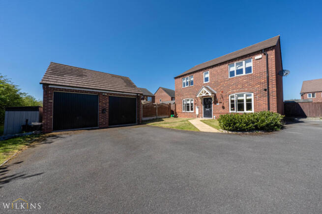 4 bed property, in Cornfield Way, £489,000