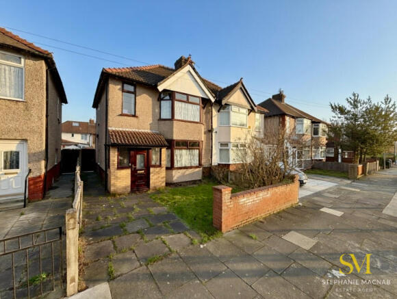3 bed property, in Derwent Road, £240,000