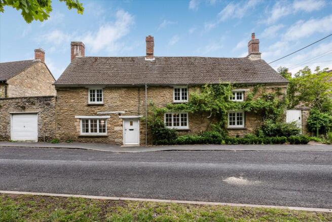 3 bed property, in Bletchingdon, £765,000